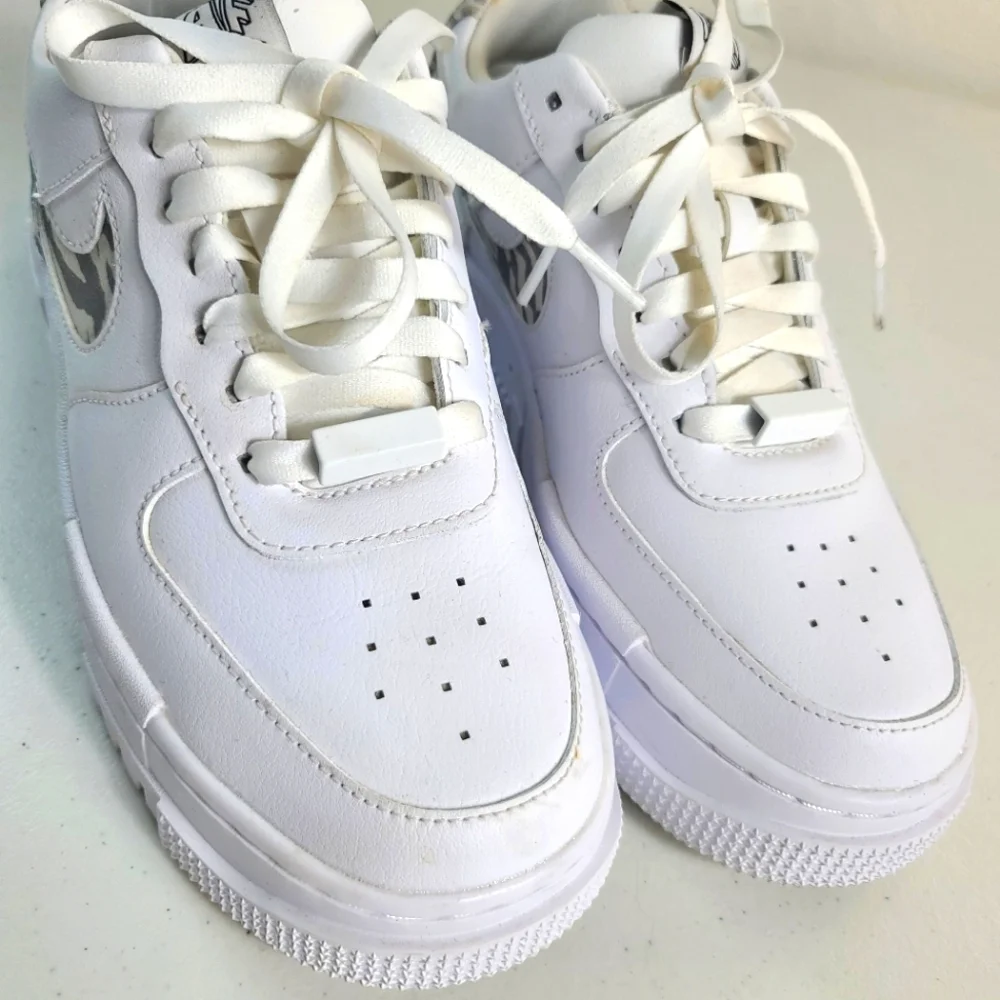 NIKE Air Force 1 White Pixel SE Zebra Sneakers - Picture 12 of 12